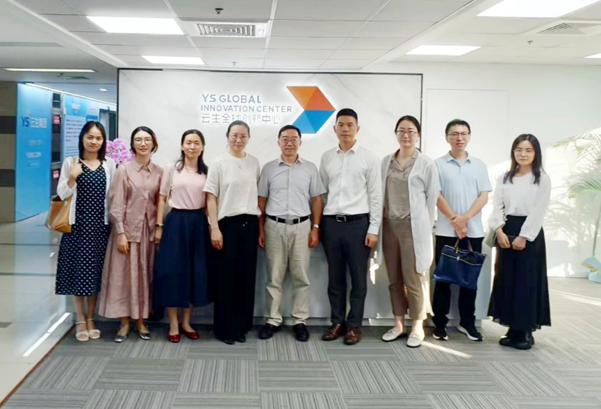 上海市发展改革委民营经济发展处处长刘军一行莅临卓联智汇全球创新中心参观调研