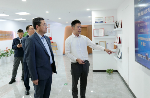 宁夏人力资源和社会保障厅党组书记、厅长金万宏一行莅临卓联智汇全球创新中心走访调研